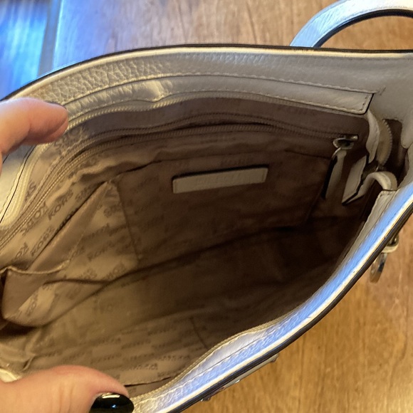 Michael Kors Winter white crossbody - Picture 4 of 6